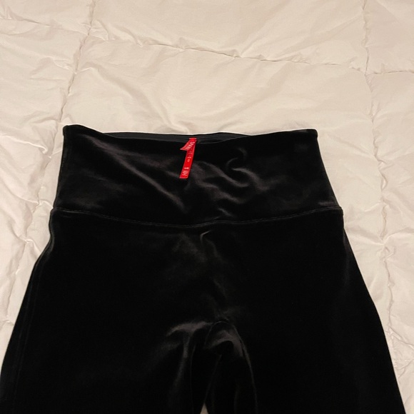 SPANX Black Velvet Leggings . Size Large - Picture 16 of 16